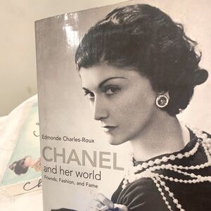 HARDCOVER. 600 illustrations  384 pages

By Edmonde Charles-Roux